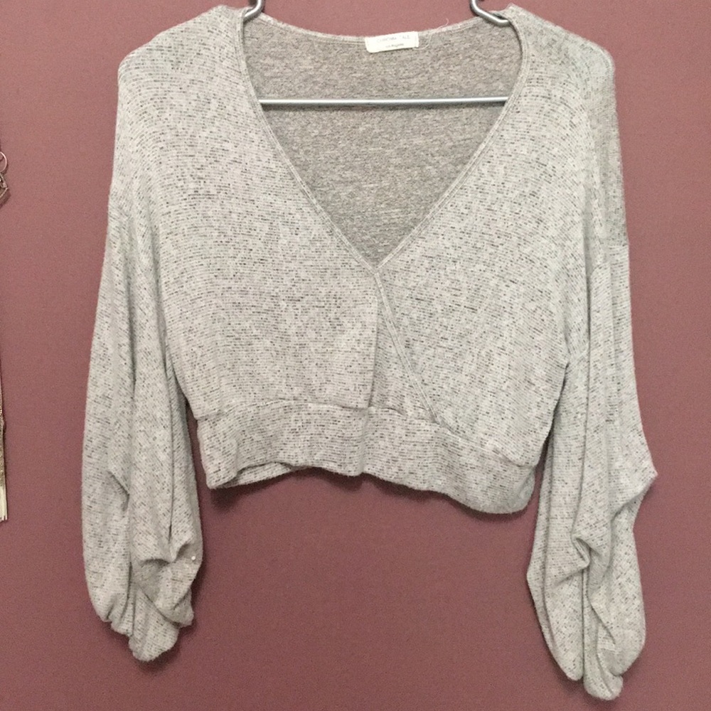 Beige/gray crop top